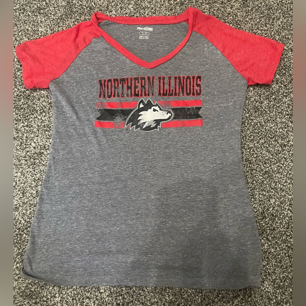 Pro Edge Northern Illinois University Red and Gray V Neck Short Sleeve Tee S